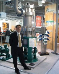 Nicolaus Krämer, authorized signatory of Hermetic Pumpen, next to the world's largest canned motor pump