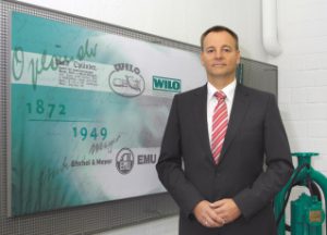 Belegschaft und Vorstand von Wilo heißen neuen Werksleiter willkommen