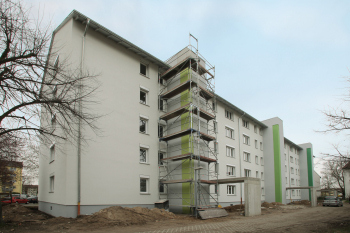 Energiesparende Wohngebäude-Modernisierung mit Dezentralem Pumpensystem von Wilo