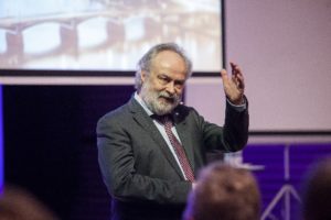Prof. Dr.-Ing. Michael Günther feiert 30-jähriges Betriebsjubiläum bei Uponor