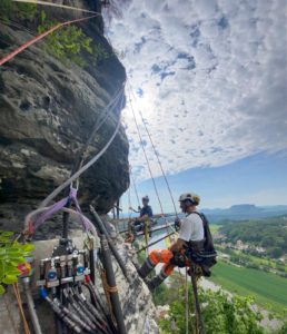 Emissionsfreier Kompressor unterstützt Felssicherungsarbeiten auf der Bastei im Nationalpark, Deutschland