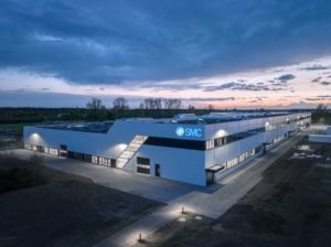SMC weiht neues Produktions- und Logistikgebäude ein