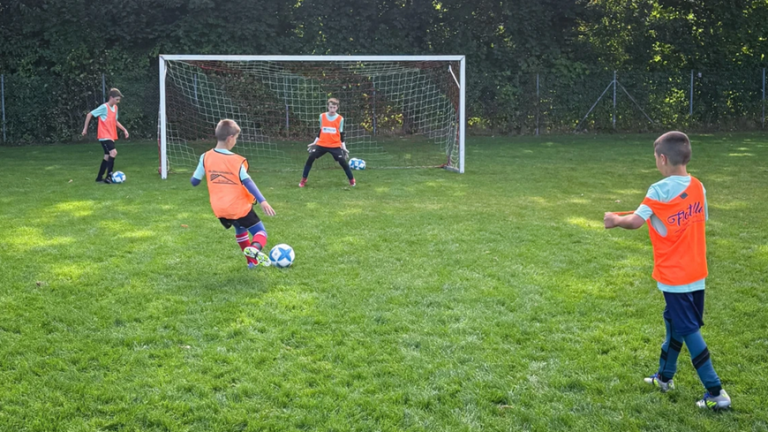 NETZSCH unterstützt integratives Fußballcamp in Waldkraiburg